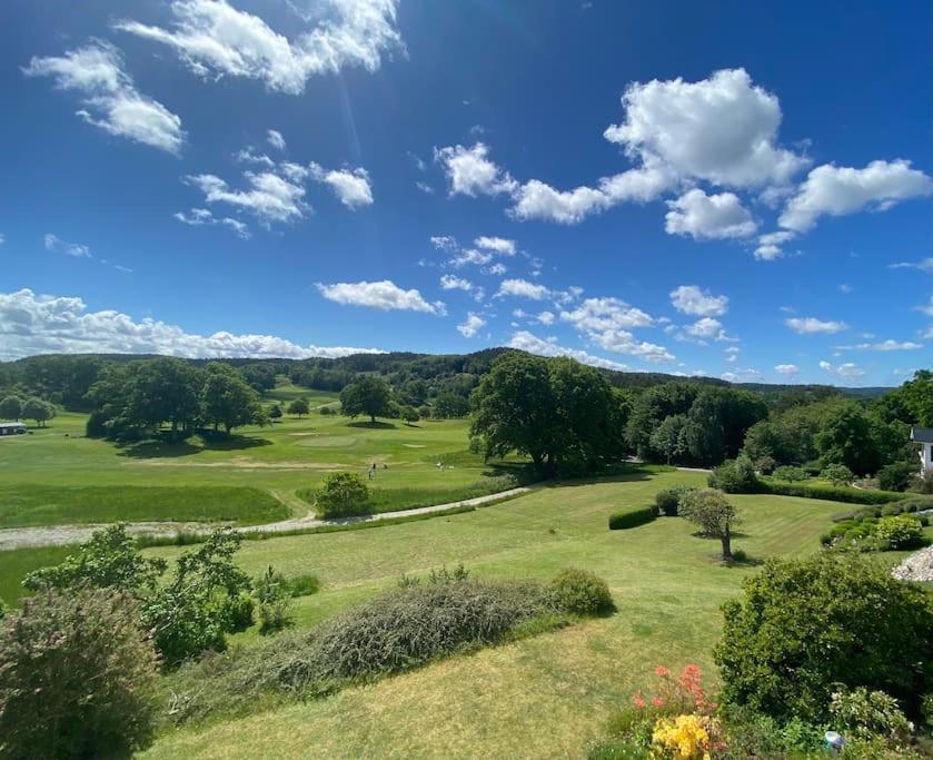 Apartment Right Next To The Golf Course And With The Ocean Just Around The Corner Ljungskile Eksteriør bilde