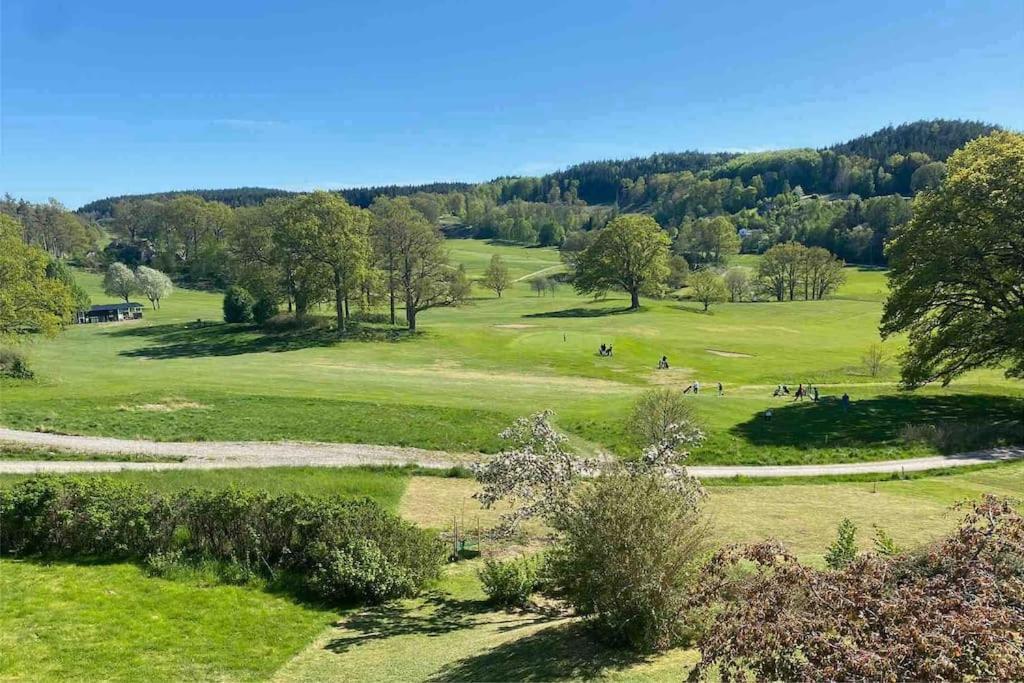 Apartment Right Next To The Golf Course And With The Ocean Just Around The Corner Ljungskile Eksteriør bilde