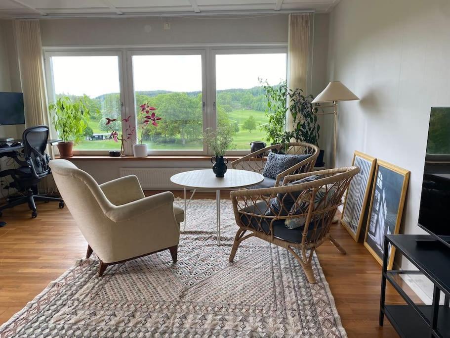 Apartment Right Next To The Golf Course And With The Ocean Just Around The Corner Ljungskile Eksteriør bilde