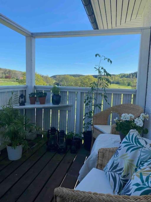 Apartment Right Next To The Golf Course And With The Ocean Just Around The Corner Ljungskile Eksteriør bilde