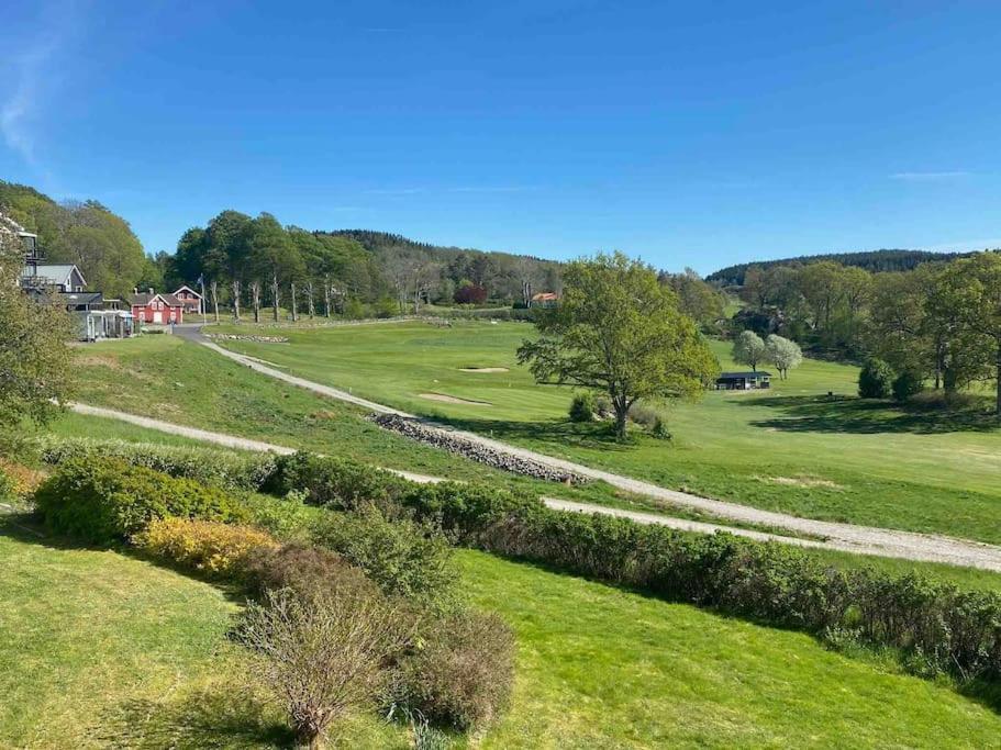 Apartment Right Next To The Golf Course And With The Ocean Just Around The Corner Ljungskile Eksteriør bilde